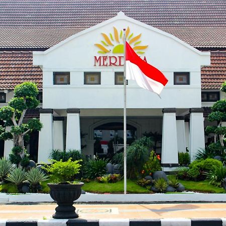 Hotel Merdeka Kediri Кедірі Екстер'єр фото