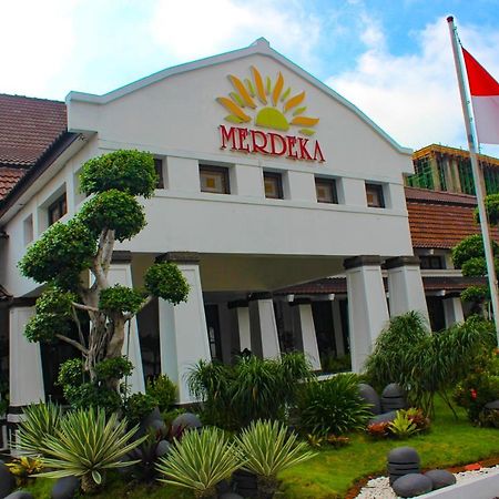 Hotel Merdeka Kediri Кедірі Екстер'єр фото