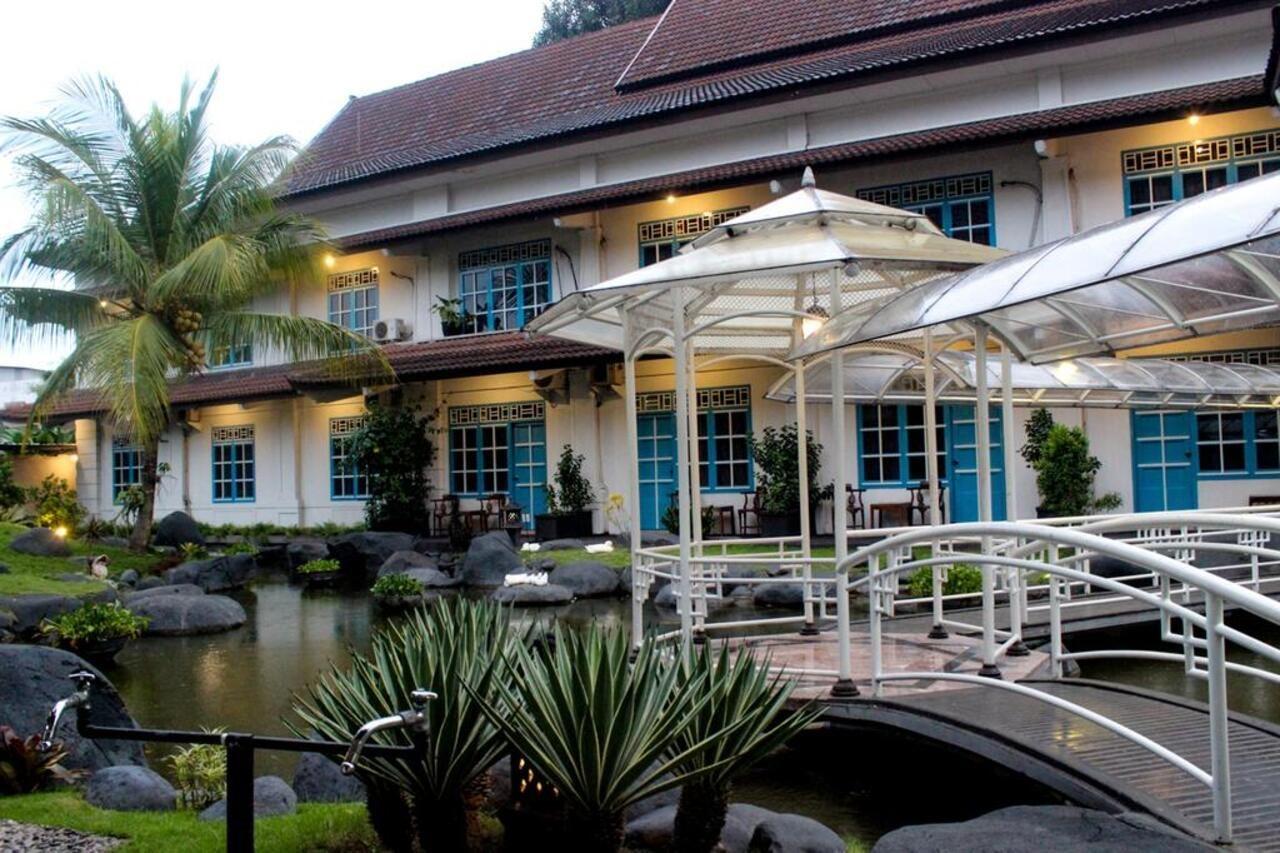 Hotel Merdeka Kediri Кедірі Екстер'єр фото