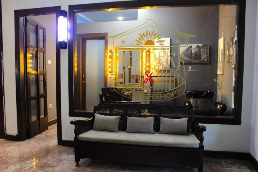 Hotel Merdeka Kediri Кедірі Екстер'єр фото