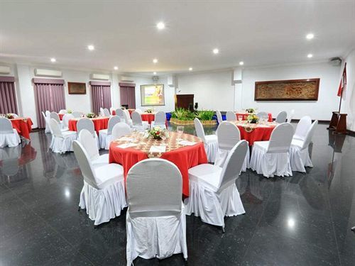 Hotel Merdeka Kediri Кедірі Екстер'єр фото