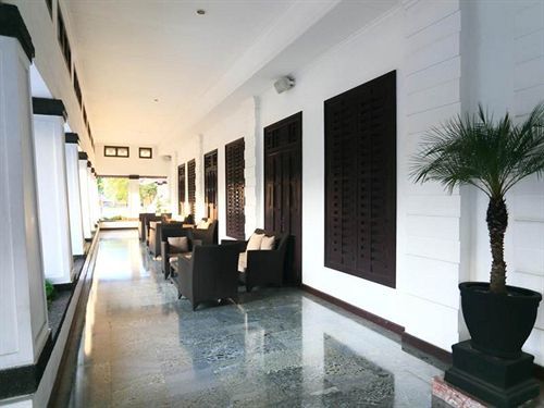 Hotel Merdeka Kediri Кедірі Екстер'єр фото