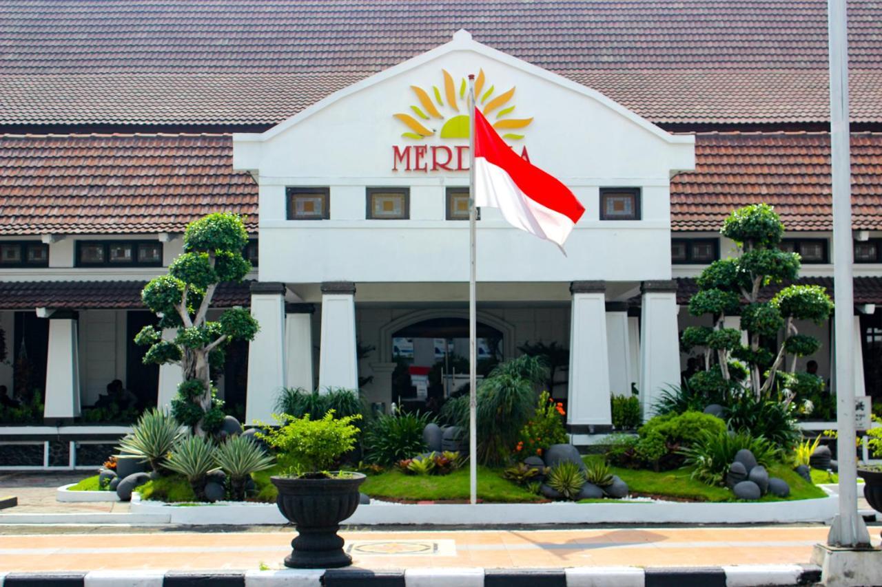 Hotel Merdeka Kediri Кедірі Екстер'єр фото