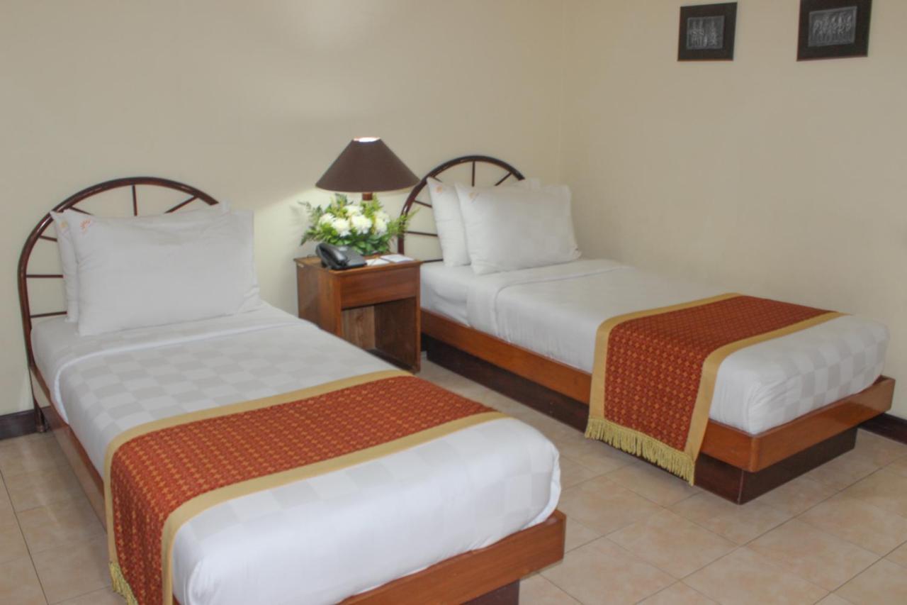 Hotel Merdeka Kediri Кедірі Екстер'єр фото