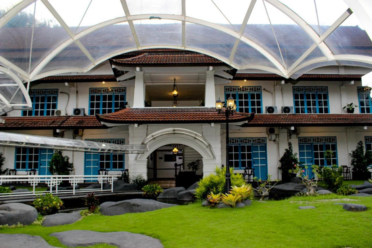 Hotel Merdeka Kediri Кедірі Екстер'єр фото
