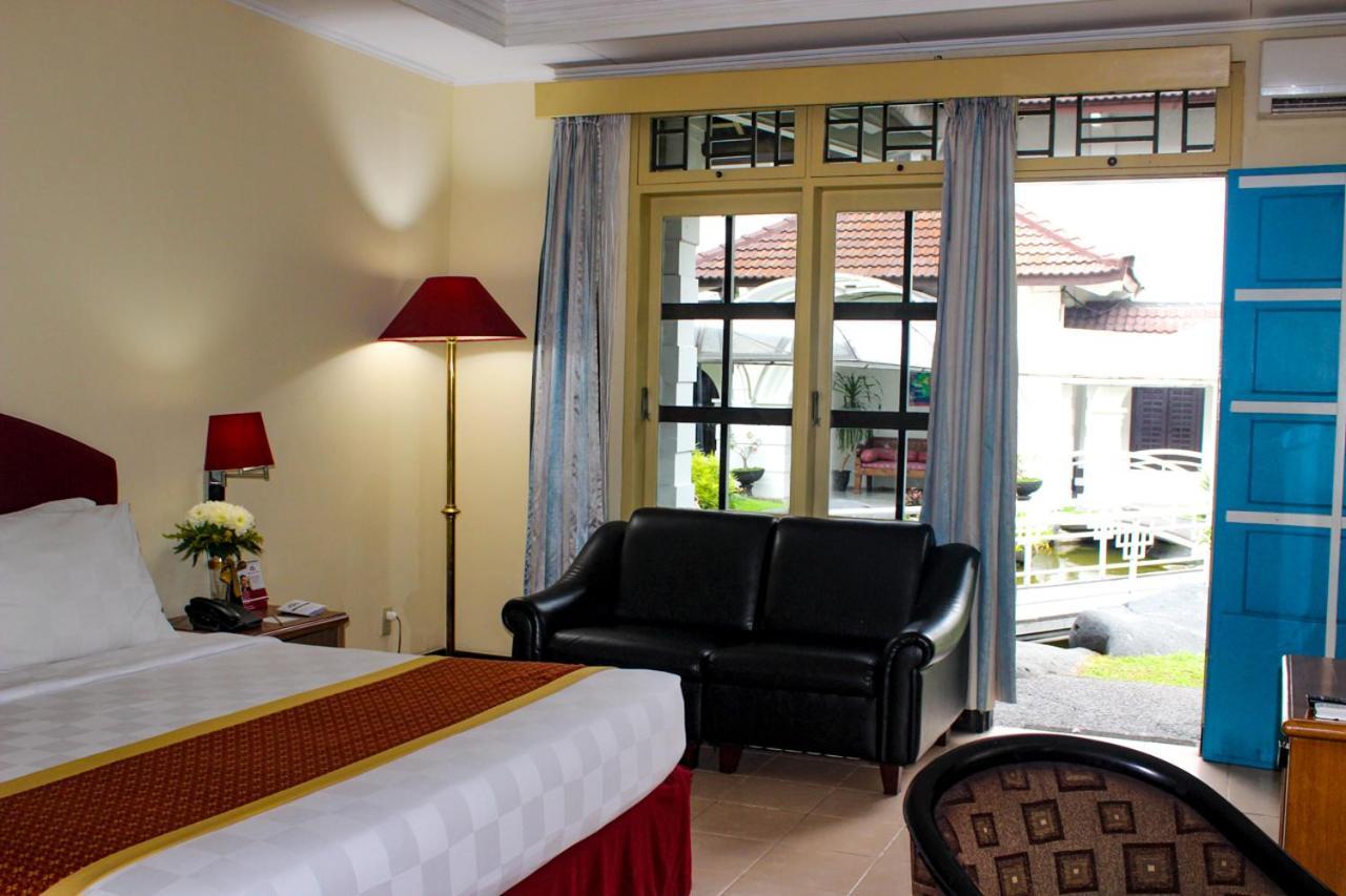 Hotel Merdeka Kediri Кедірі Екстер'єр фото