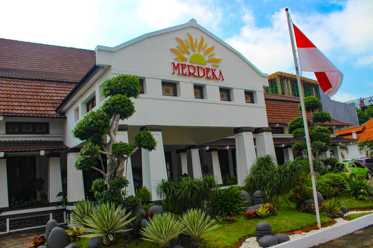 Hotel Merdeka Kediri Кедірі Екстер'єр фото